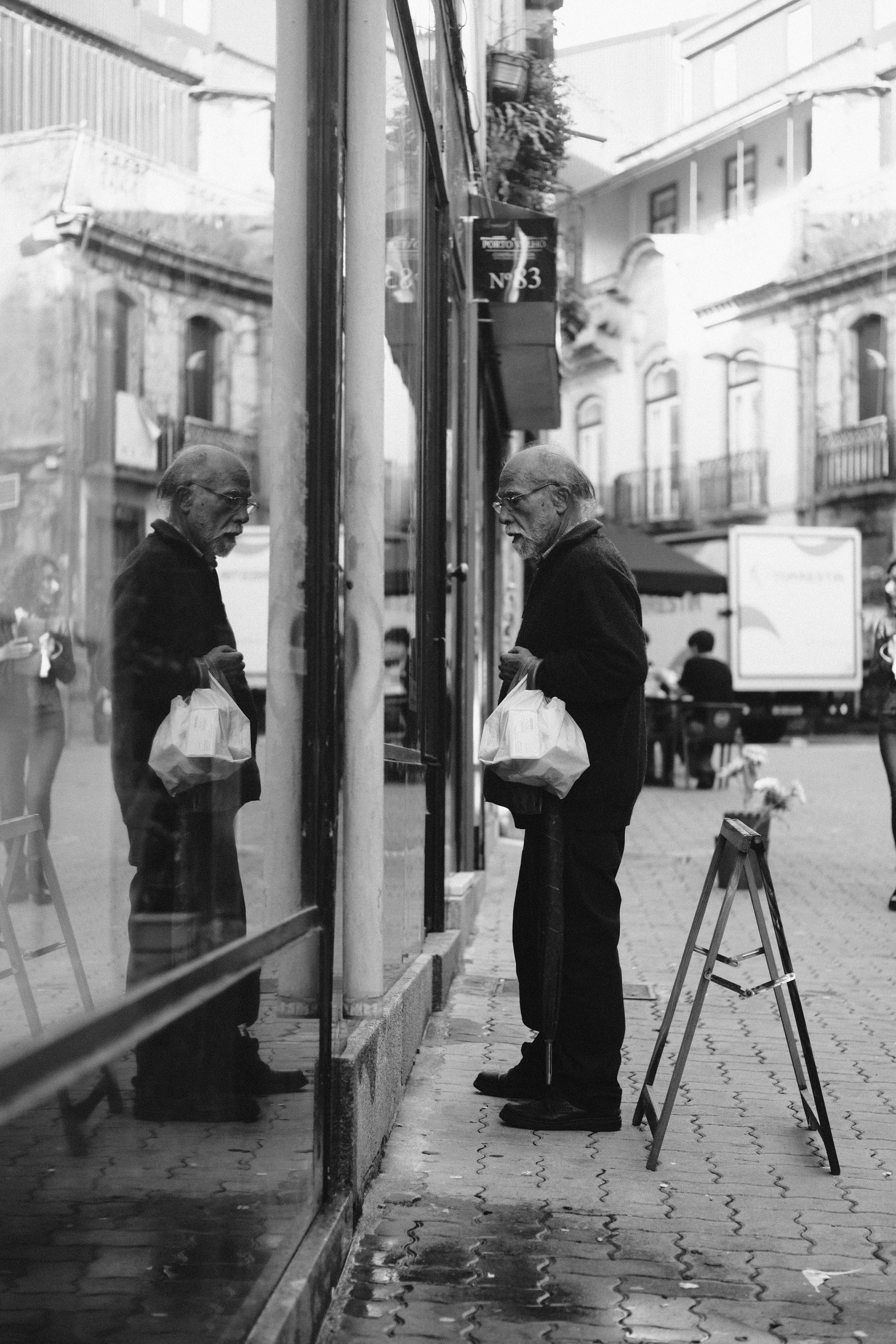 Escorts and Shopping - Image 3